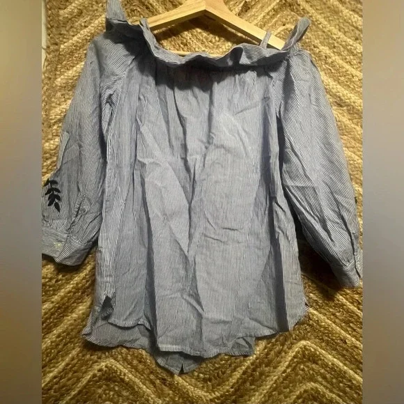 Loft Women's Cold Shoulder Blouse, Floral Embroidery on Sleeves, Size XS - Picture 5 of 10